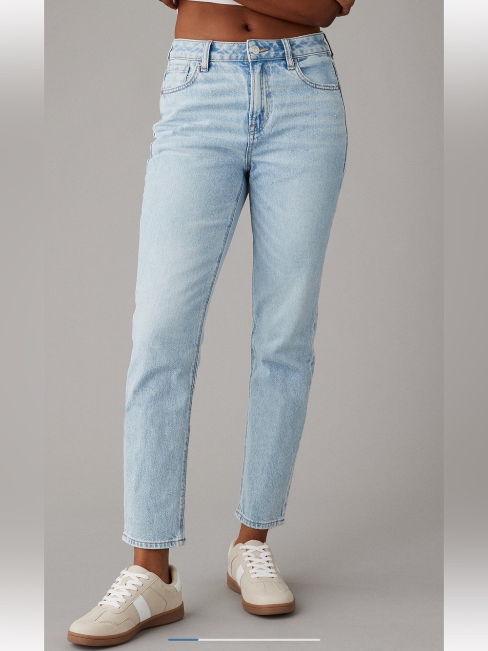 American Eagle Outfitters Light Wash Strigid Mom Jeans